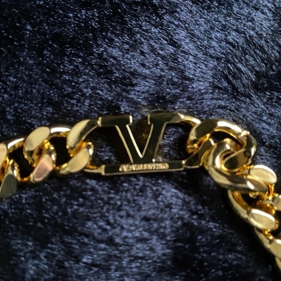 Luxury Gold Valentino Crystal V Necklace - Picture 3 of 4